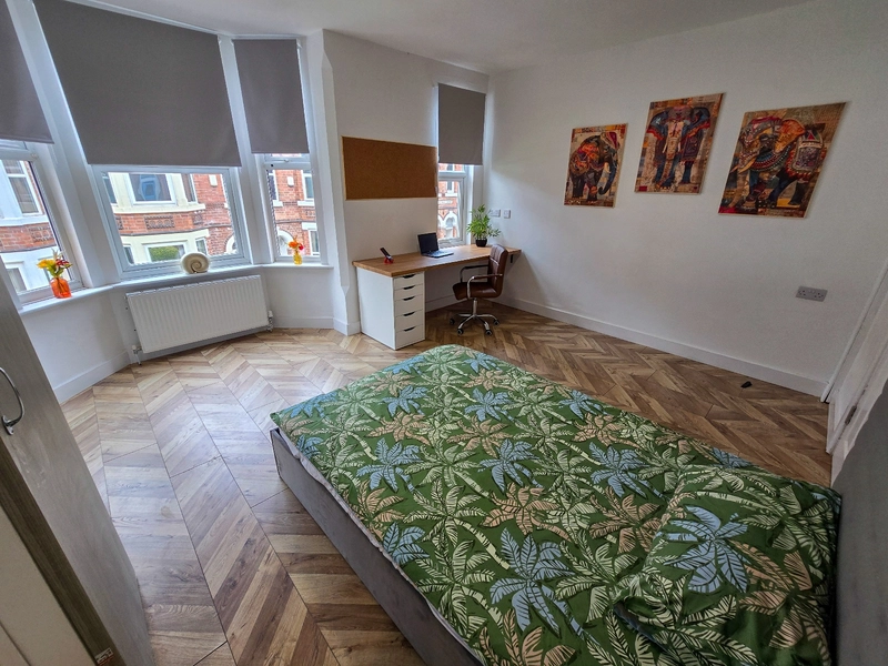 Sherwin Grove NG7– Modern 5 Bed Ensuite, Fully Renovated - Thumbnail 10